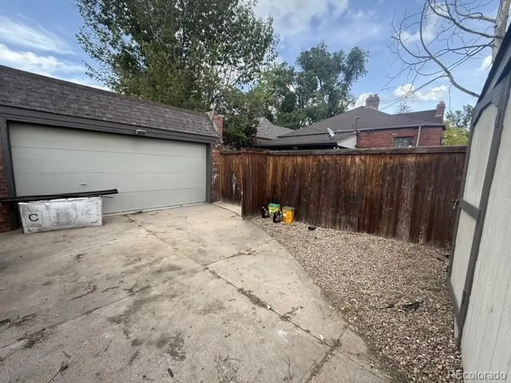 2865 Albion Street Denver CO 80207
