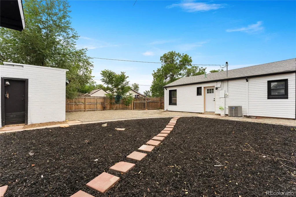 1716 Nome Street Aurora CO 80010