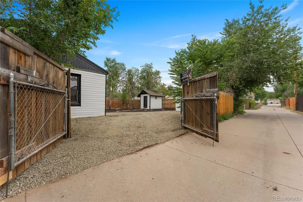1716 Nome Street Aurora CO 80010