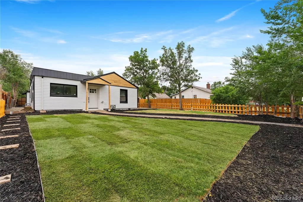 1716 Nome Street Aurora CO 80010