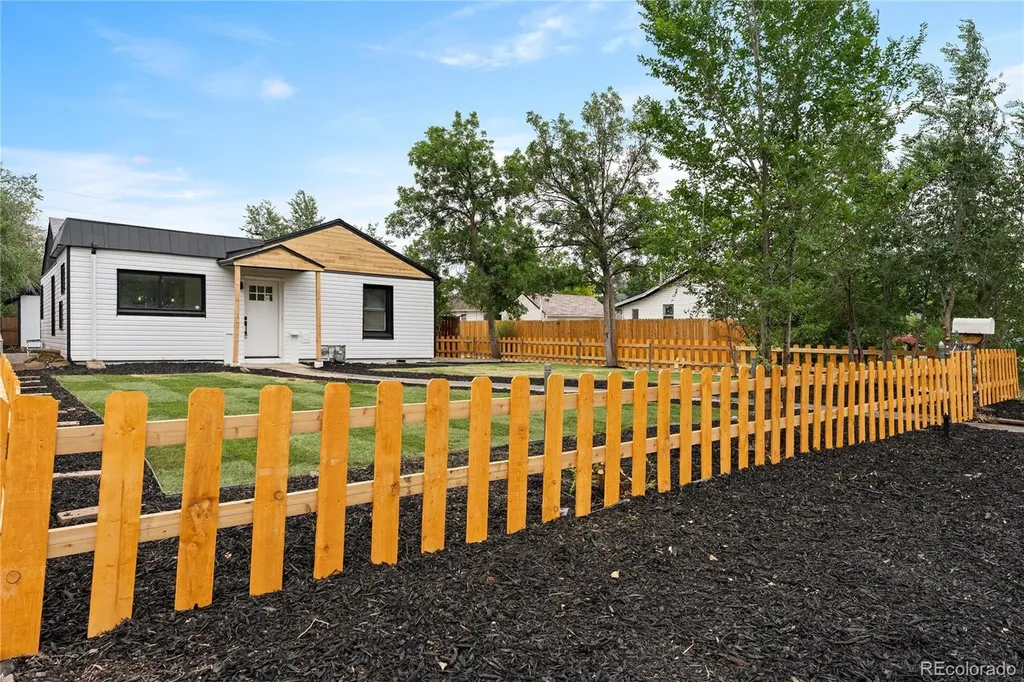 1716 Nome Street Aurora CO 80010