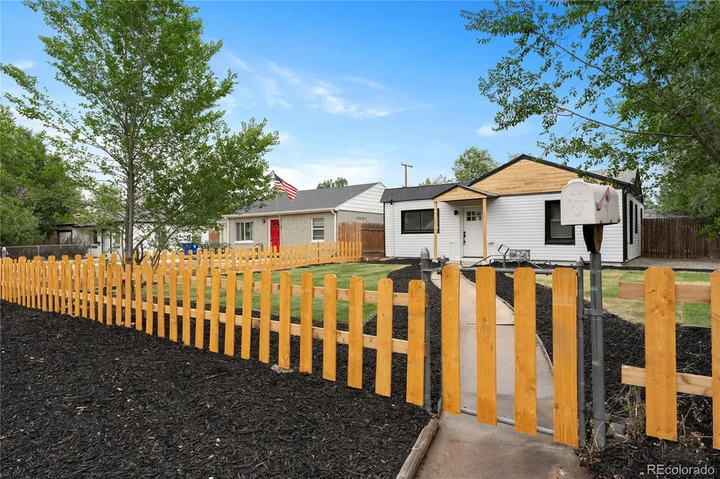 1716 Nome Street Aurora CO 80010