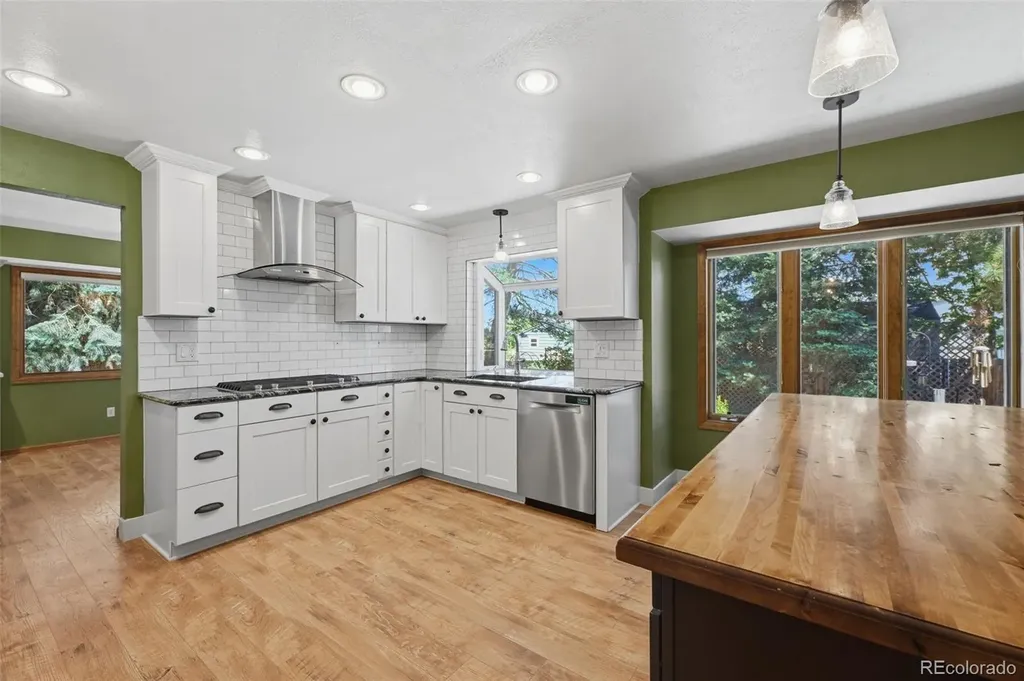 927 Oakwood Drive Castle Rock CO 80104