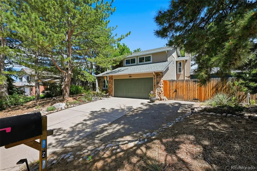 927 Oakwood Drive Castle Rock CO 80104