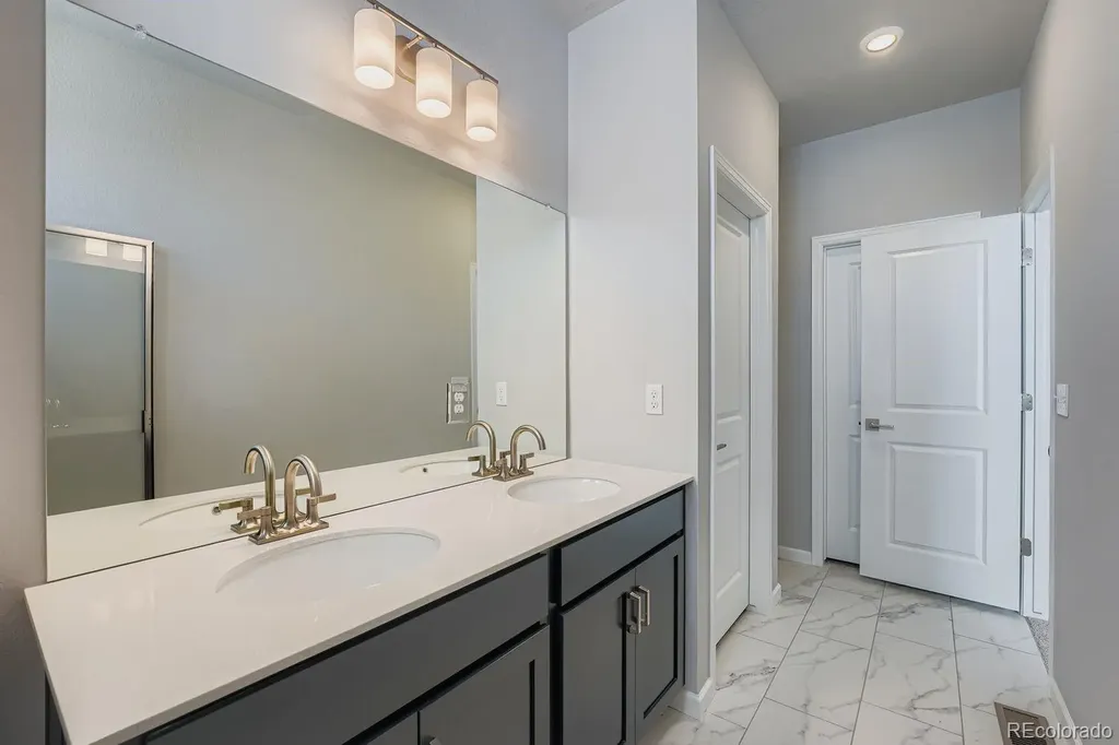54960 E 27 Avenue Strasburg CO 80136