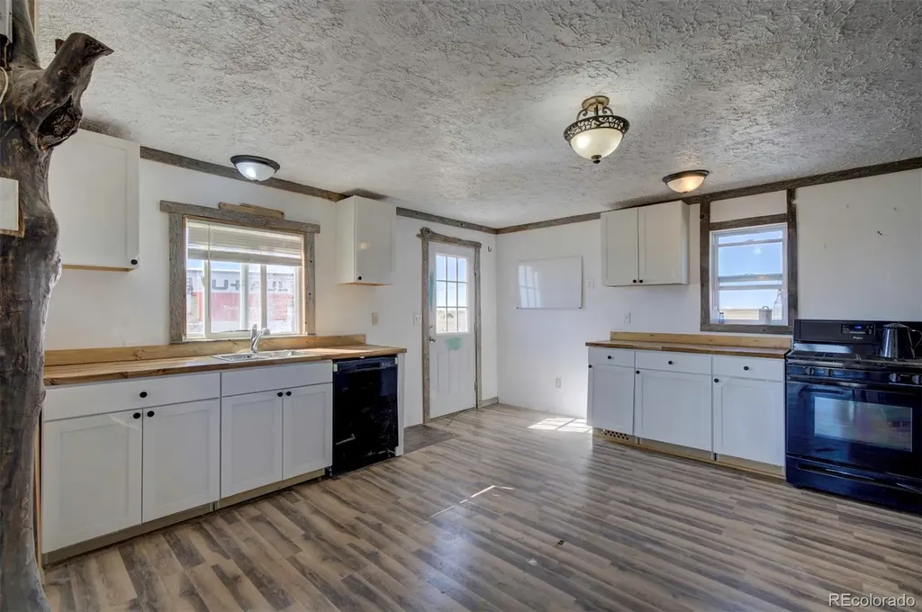 10573 County Road 165 Matheson CO 80830