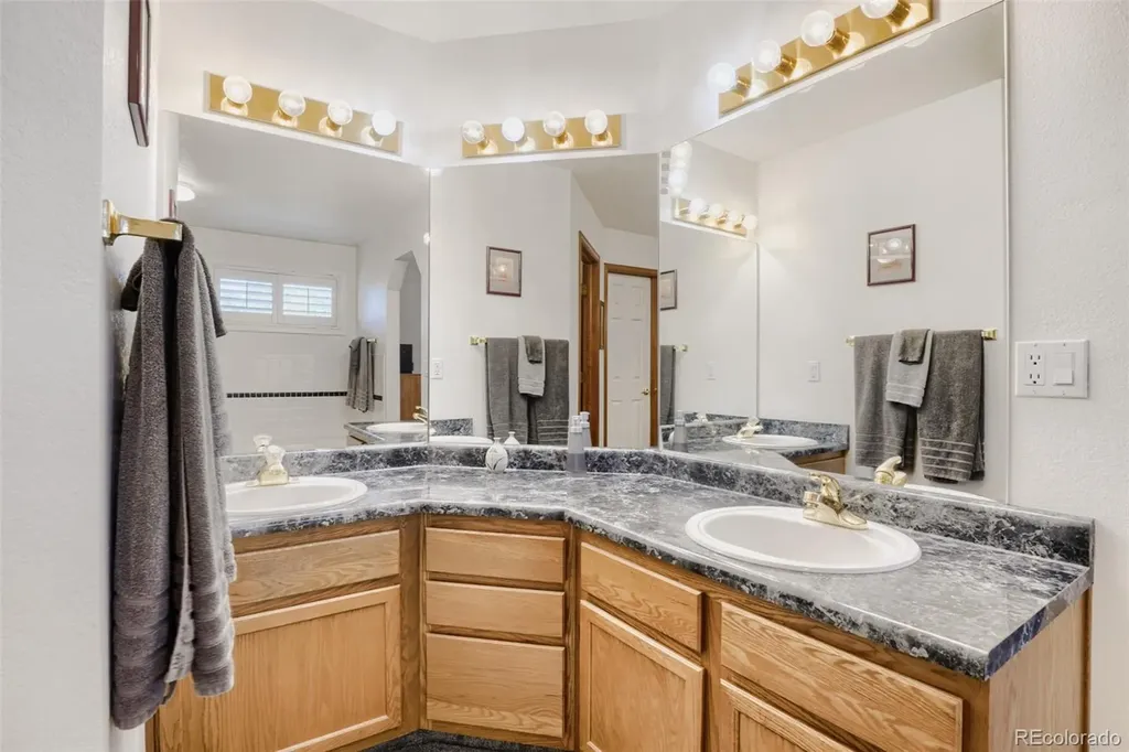 5335 S Flanders Way Centennial CO 80015