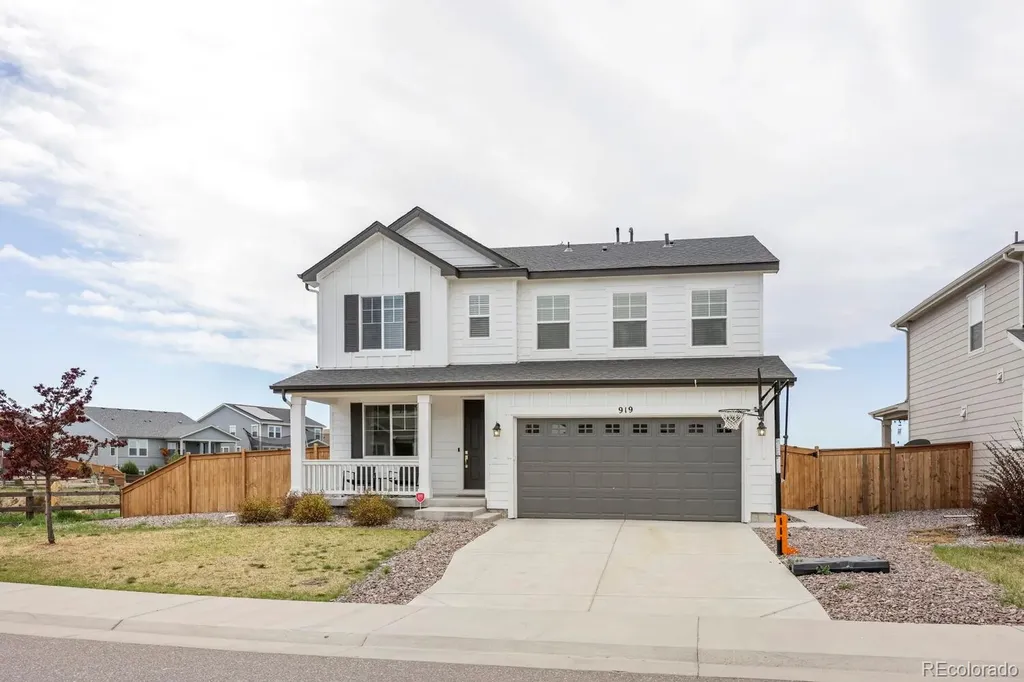919 N Undergrove Way Aurora CO 80018