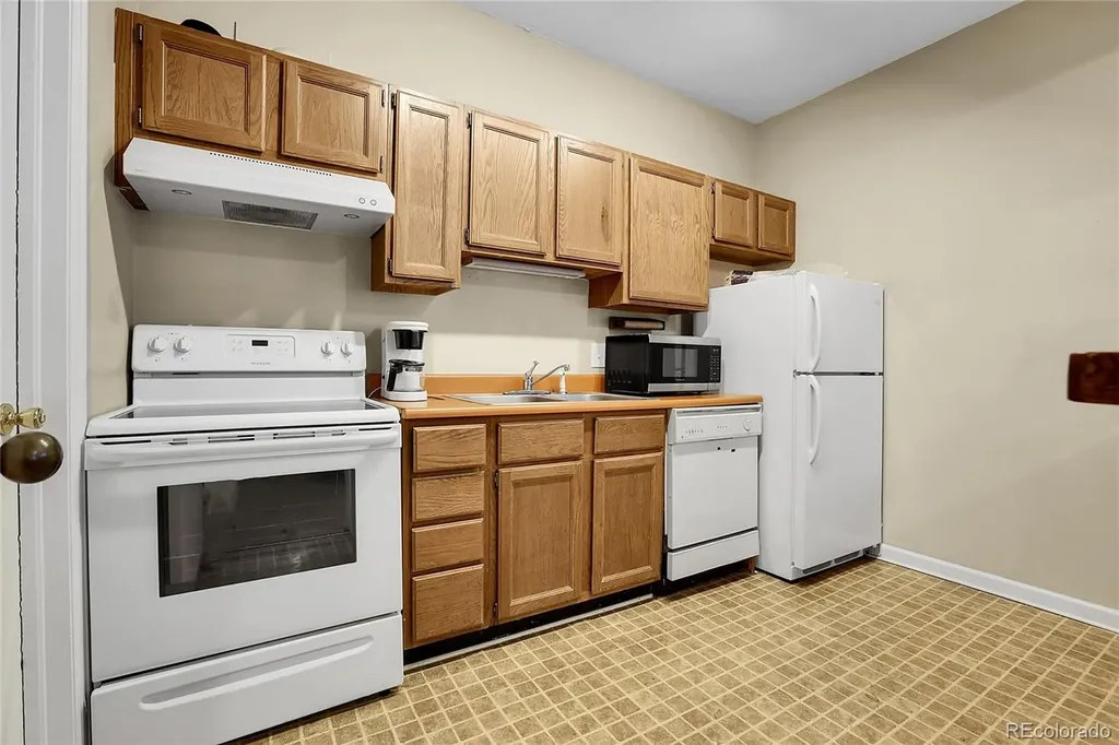 2301 E Fremont Avenue Centennial CO 80122