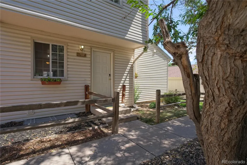4242 S Mobile Circle Aurora CO 80013