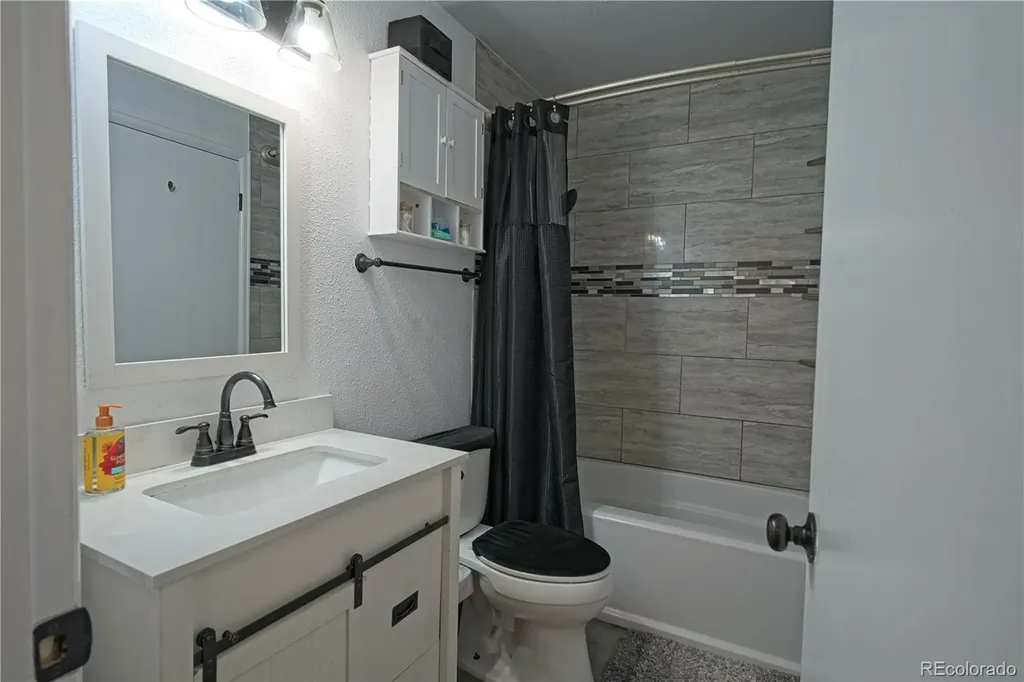 4242 S Mobile Circle Aurora CO 80013