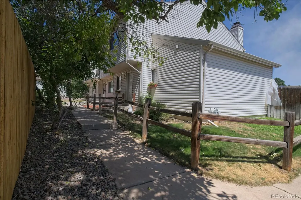 4242 S Mobile Circle Aurora CO 80013