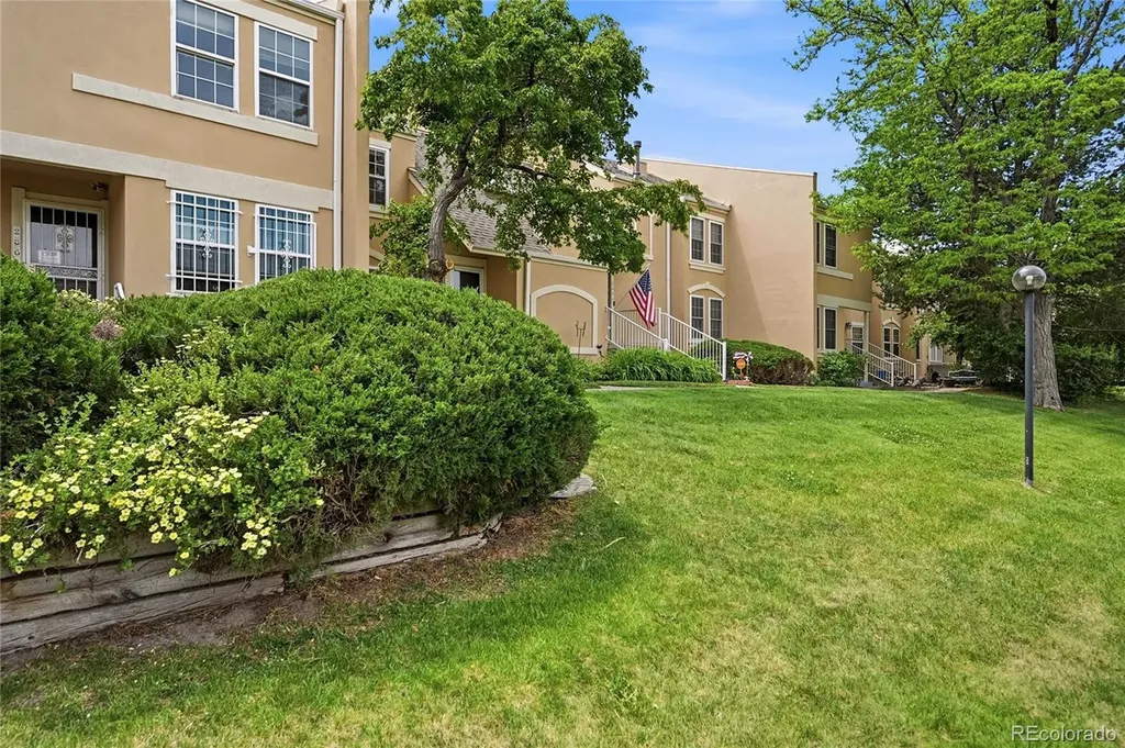 2858 S Vaughn Way Aurora CO 80014