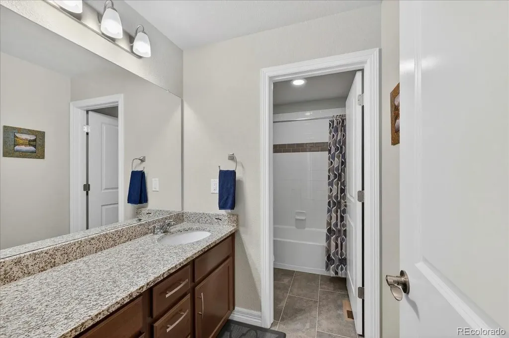 7315 S Robertsdale Way Aurora CO 80016
