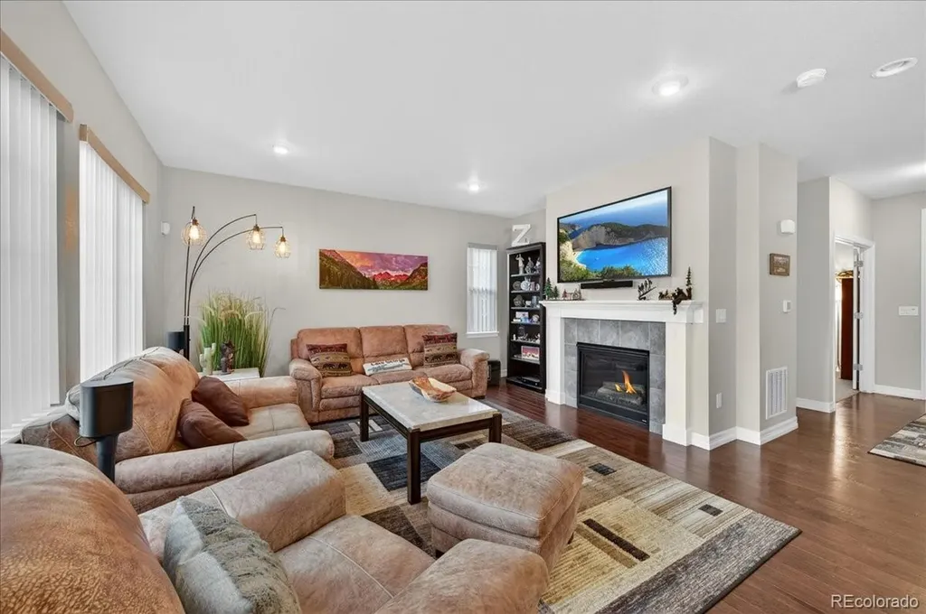 7315 S Robertsdale Way Aurora CO 80016