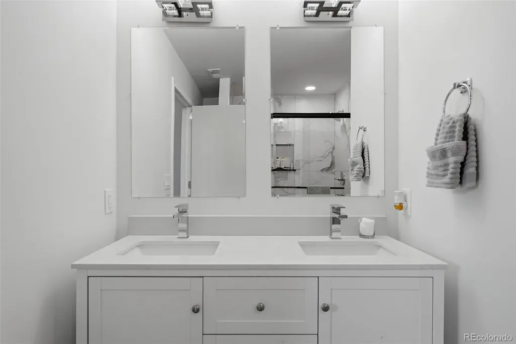 2060 Dover Street Lakewood CO 80215