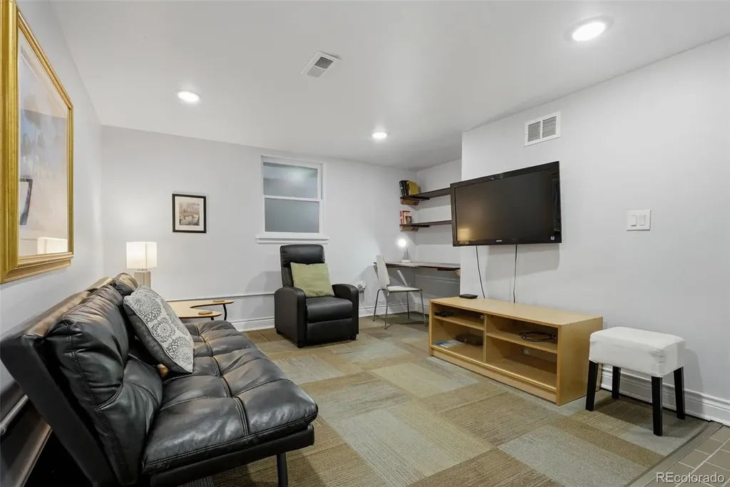 2060 Dover Street Lakewood CO 80215