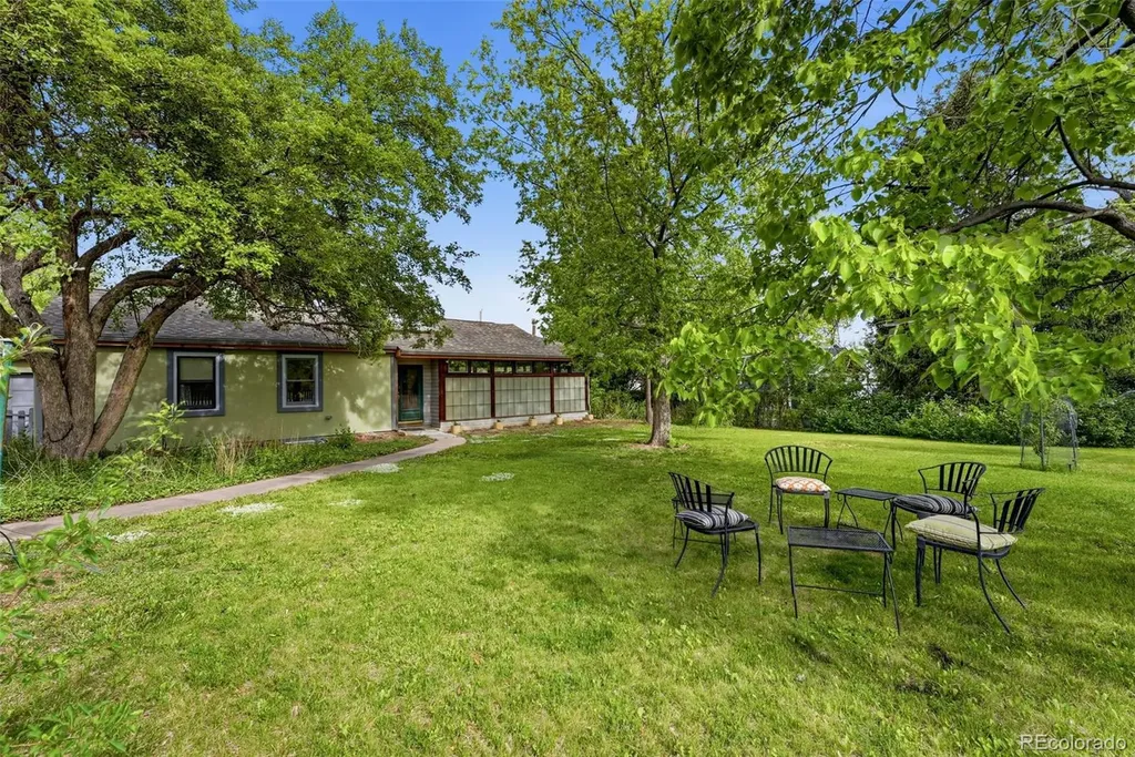 2060 Dover Street Lakewood CO 80215