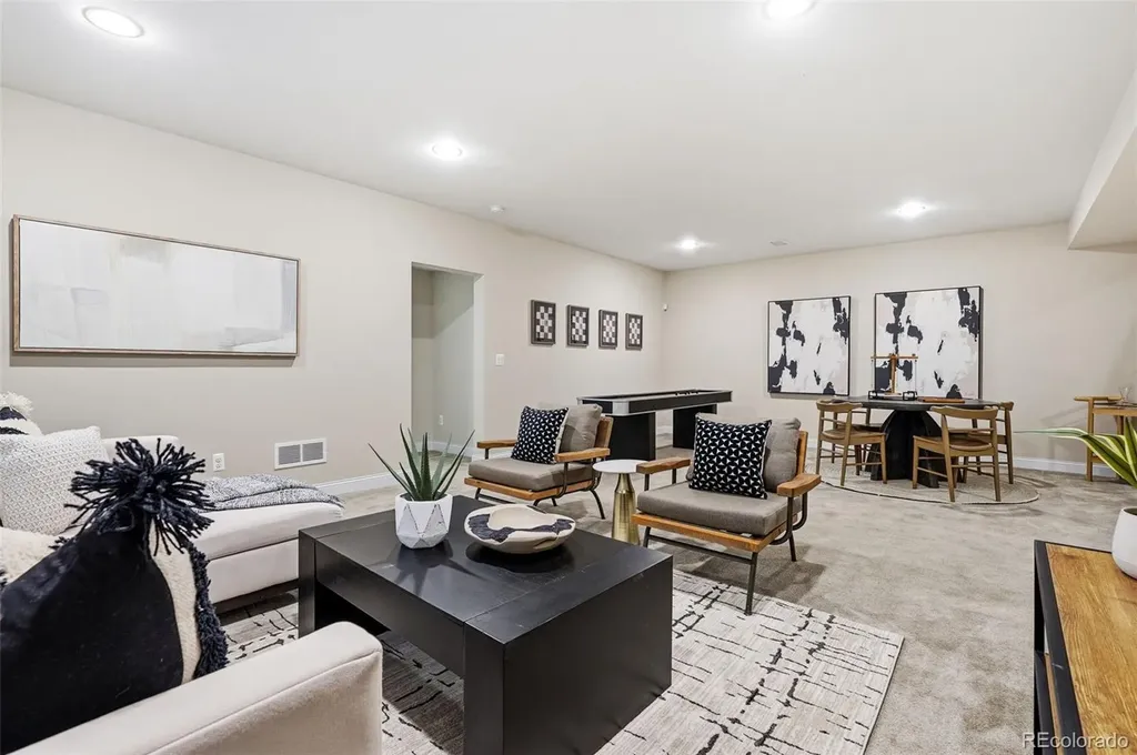 6082 Chester Street Denver CO 80238