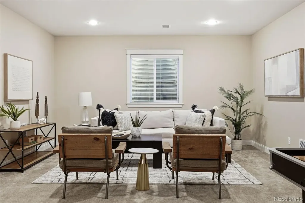 6082 Chester Street Denver CO 80238