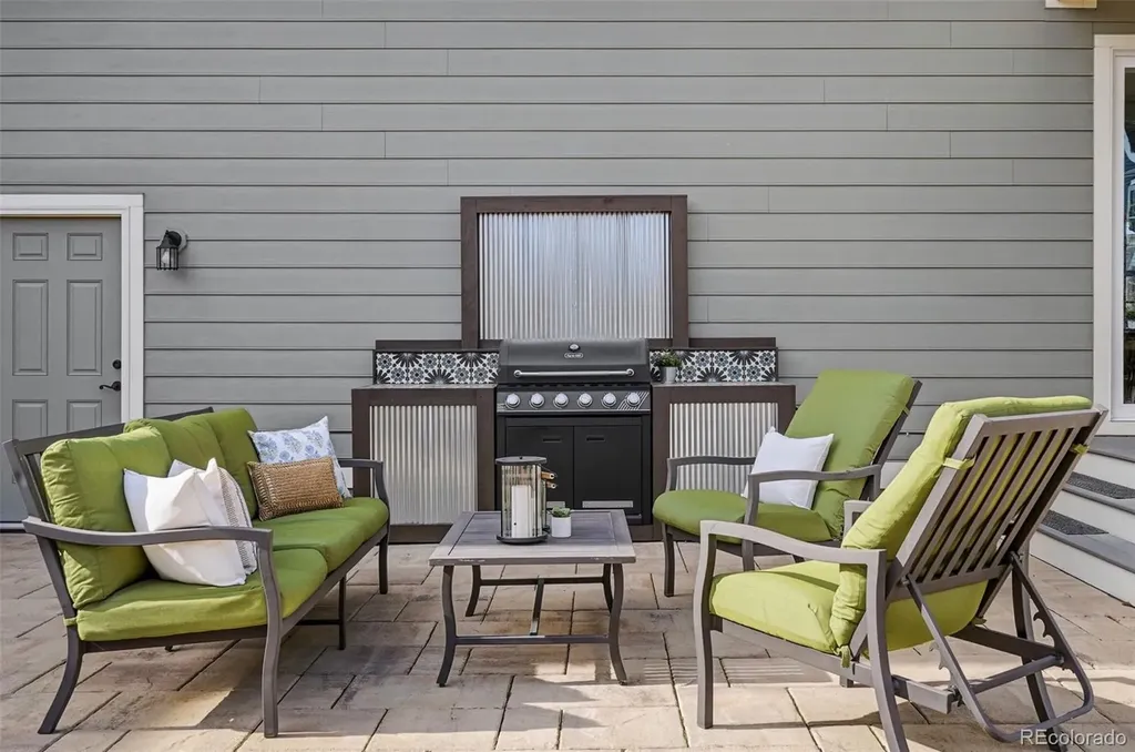 6082 Chester Street Denver CO 80238
