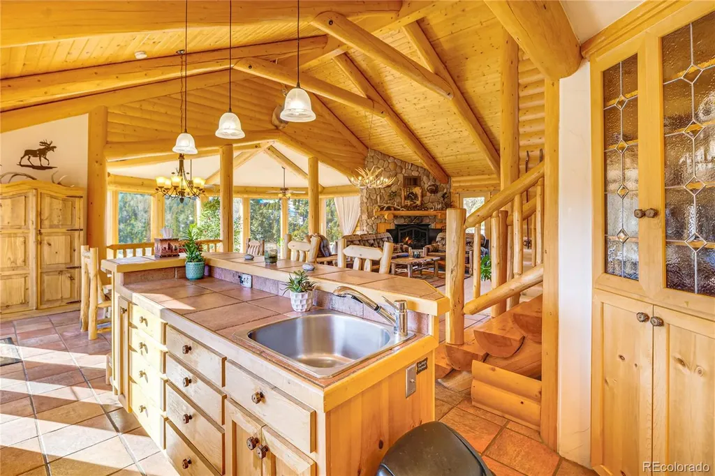 528 Mohawk Heights Florissant CO 80816
