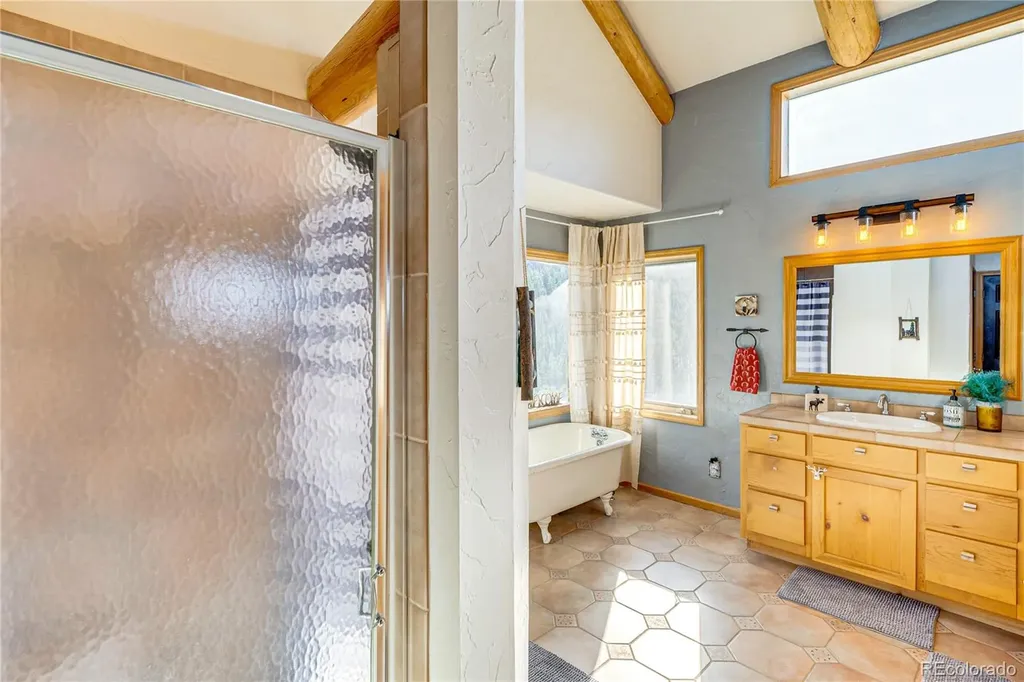 528 Mohawk Heights Florissant CO 80816