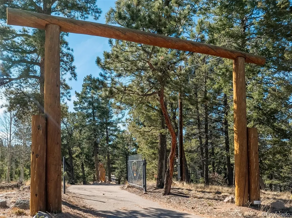 528 Mohawk Heights Florissant CO 80816