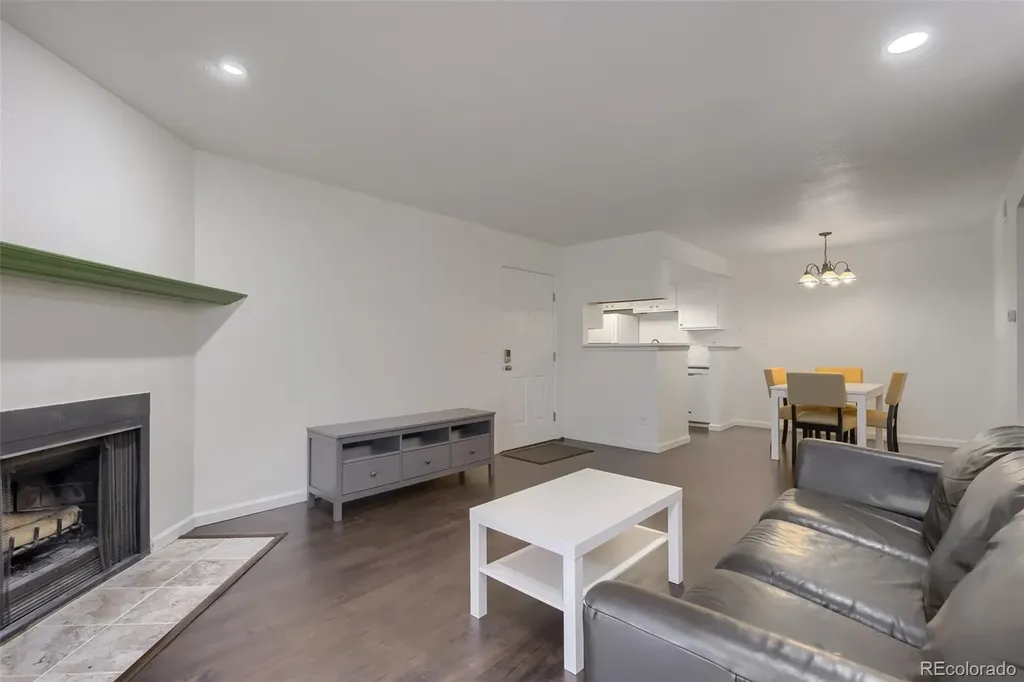 10273 E Peakview Avenue Englewood CO 80111
