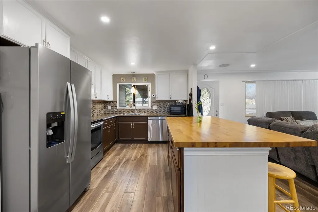 1093 S Holland Street Lakewood CO 80226