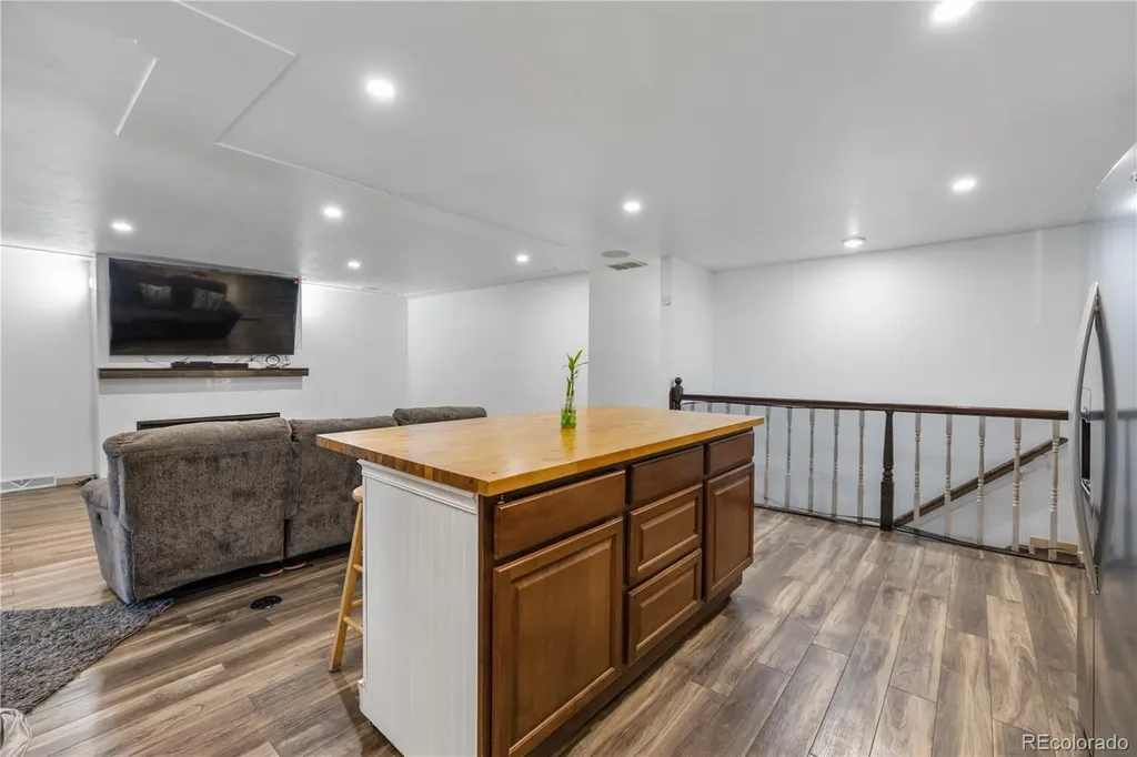 1093 S Holland Street Lakewood CO 80226
