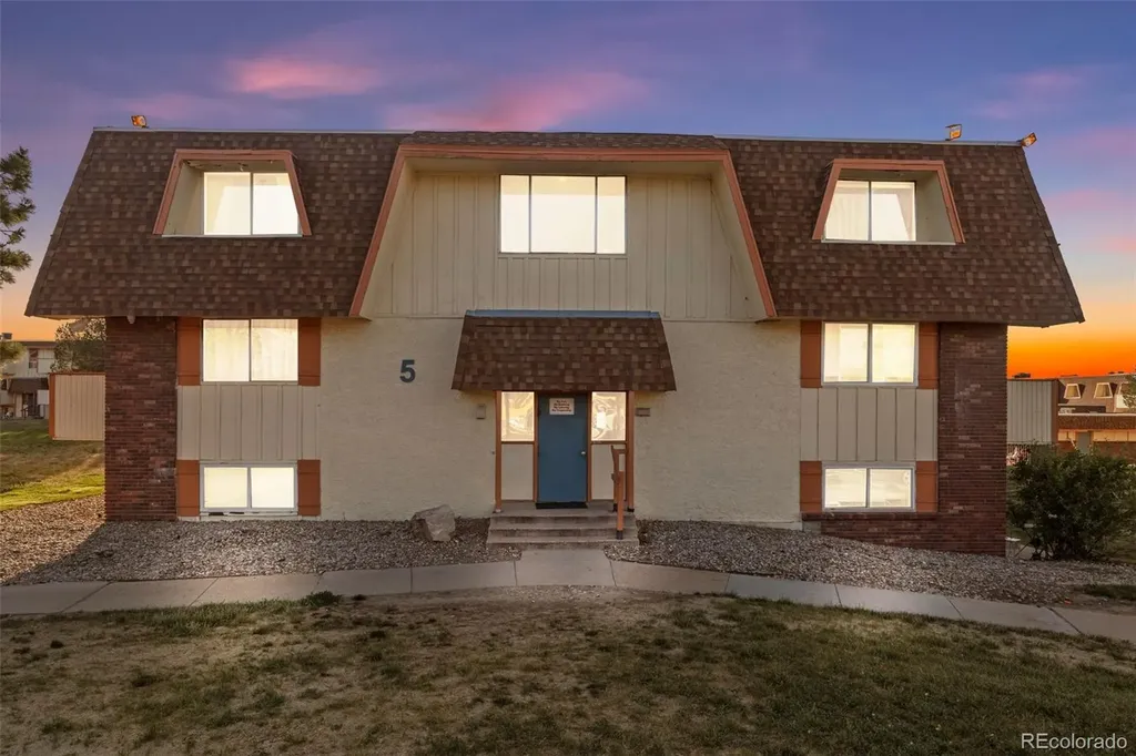 10211 Ura Lane Denver CO 80260