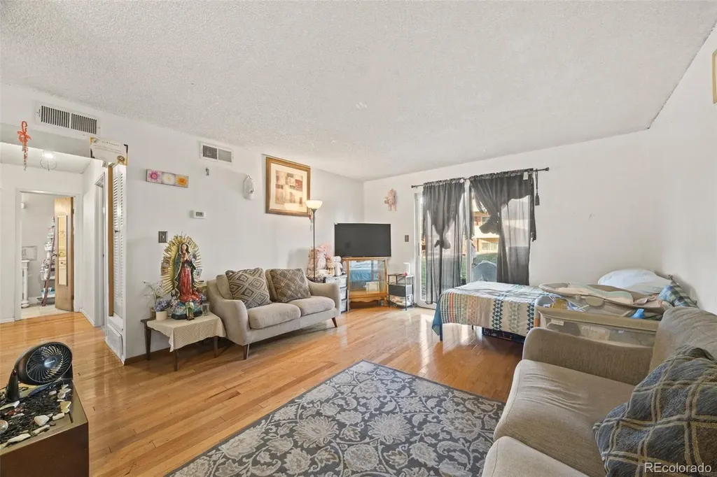 10211 Ura Lane Denver CO 80260