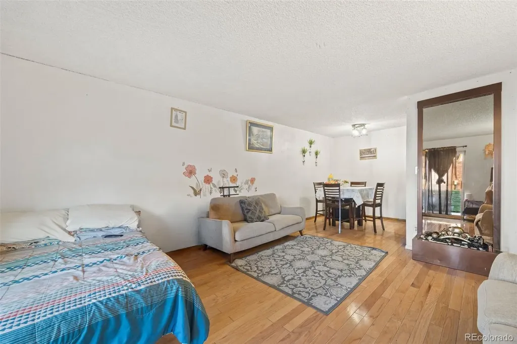 10211 Ura Lane Denver CO 80260