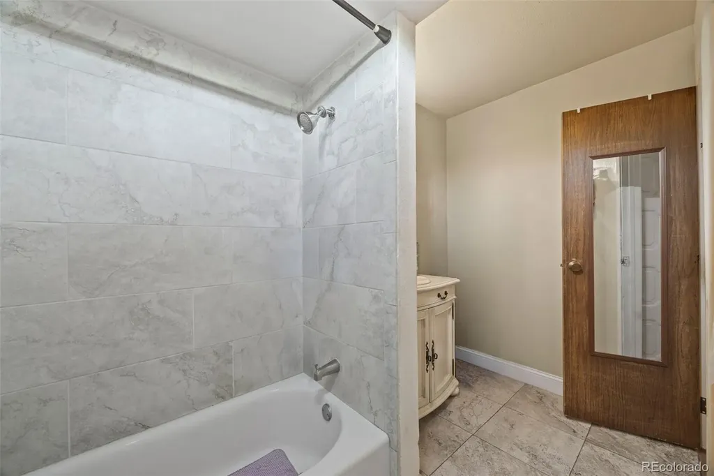 10211 Ura Lane Denver CO 80260