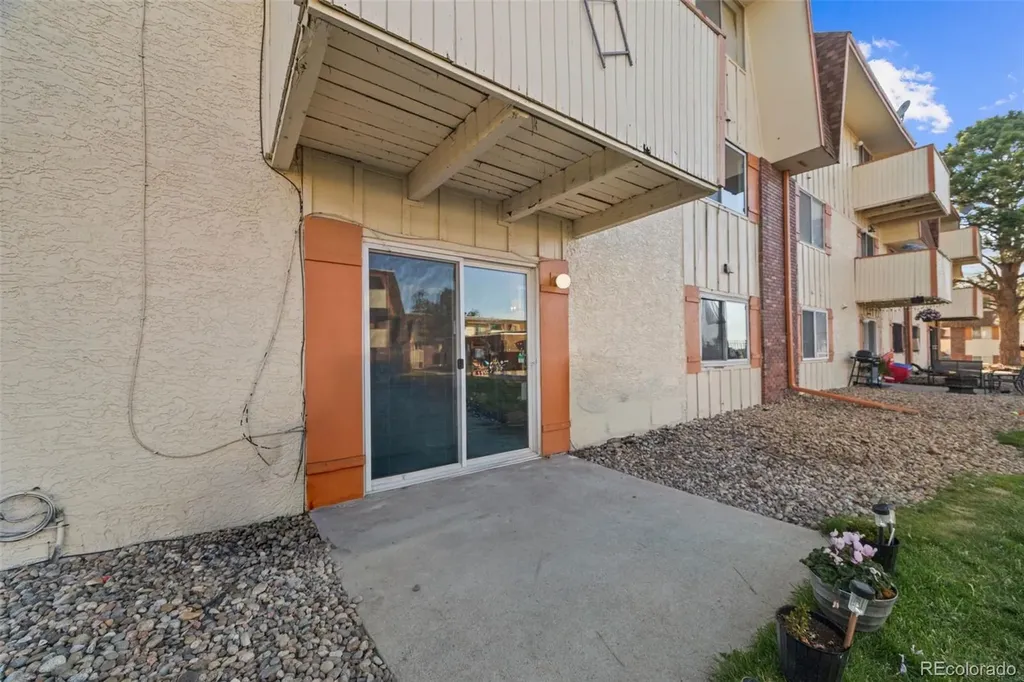 10211 Ura Lane Denver CO 80260