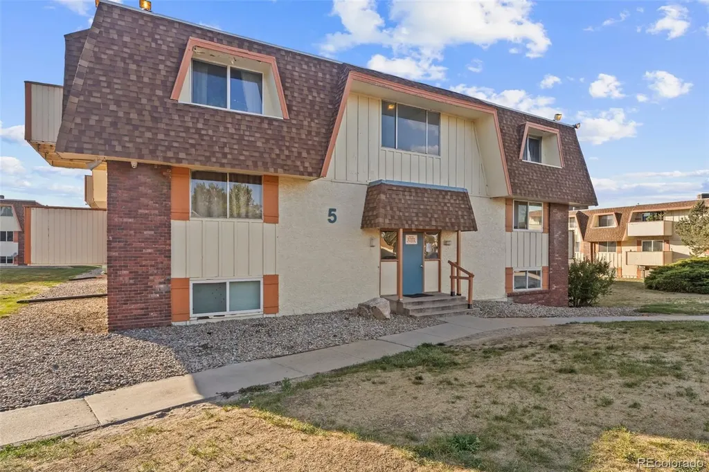 10211 Ura Lane Denver CO 80260