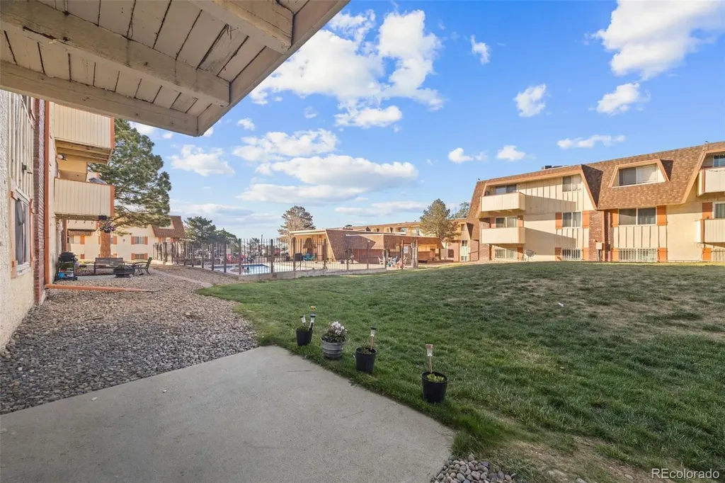 10211 Ura Lane Denver CO 80260