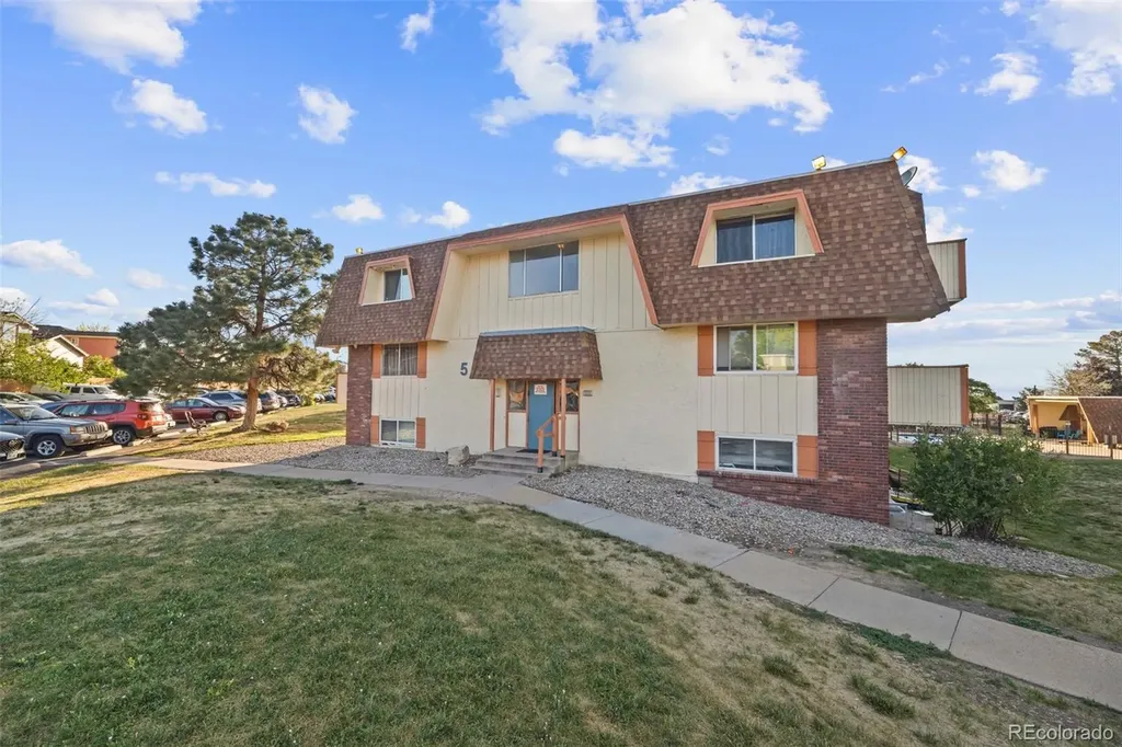 10211 Ura Lane Denver CO 80260