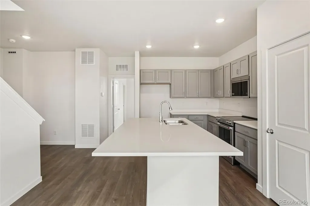 5433 N Eaton Park Way Aurora CO 80019