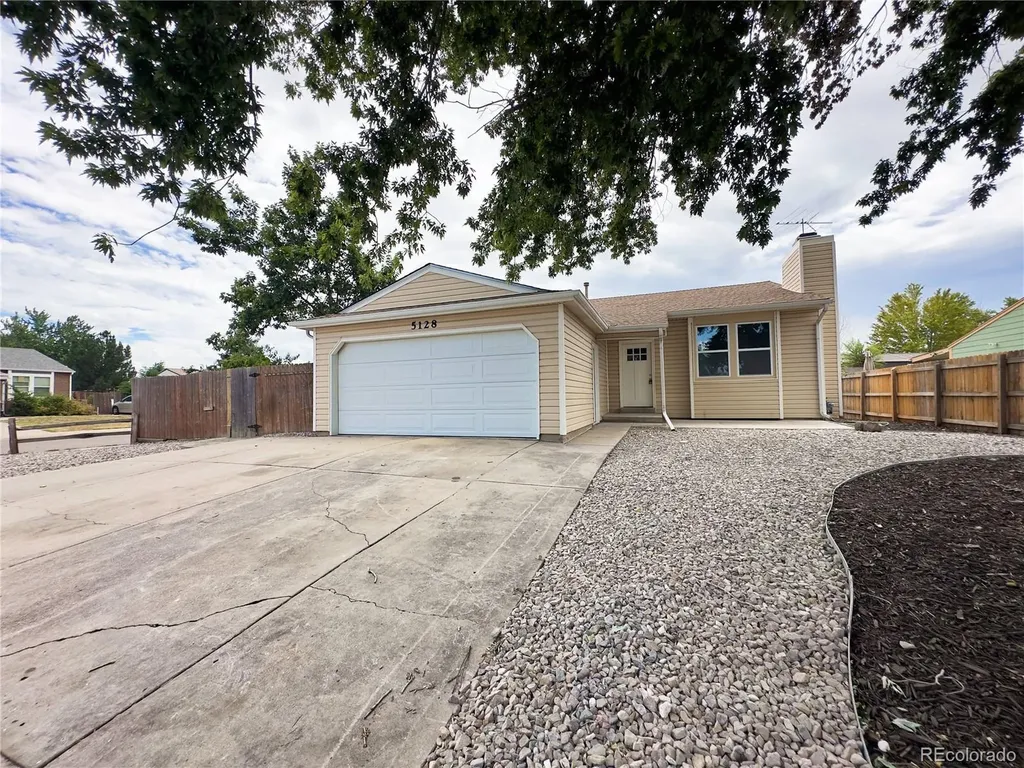 5128 Columbus Way Denver CO 80239