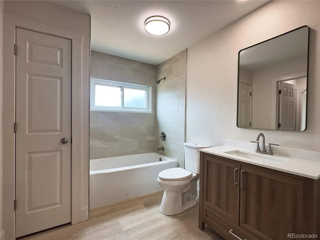 5128 Columbus Way Denver CO 80239