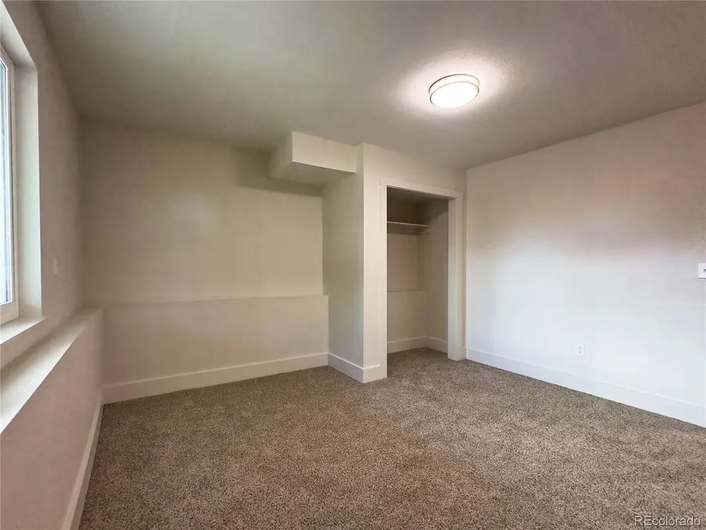 5128 Columbus Way Denver CO 80239