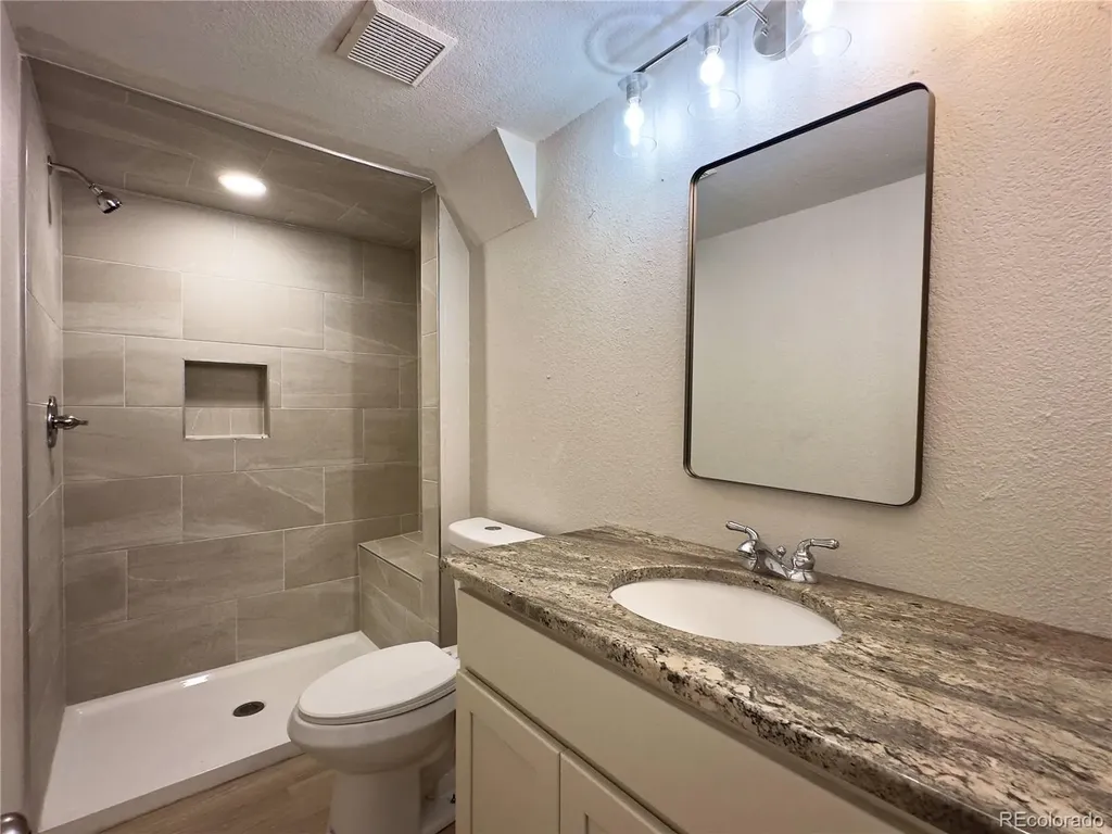 5128 Columbus Way Denver CO 80239