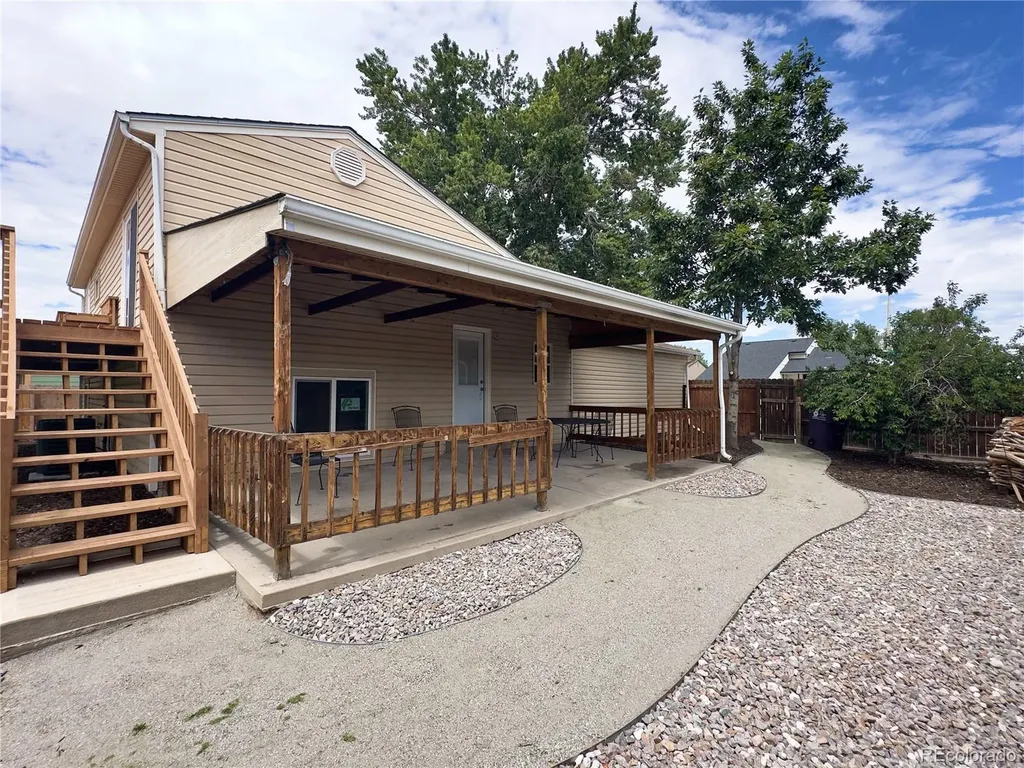 5128 Columbus Way Denver CO 80239