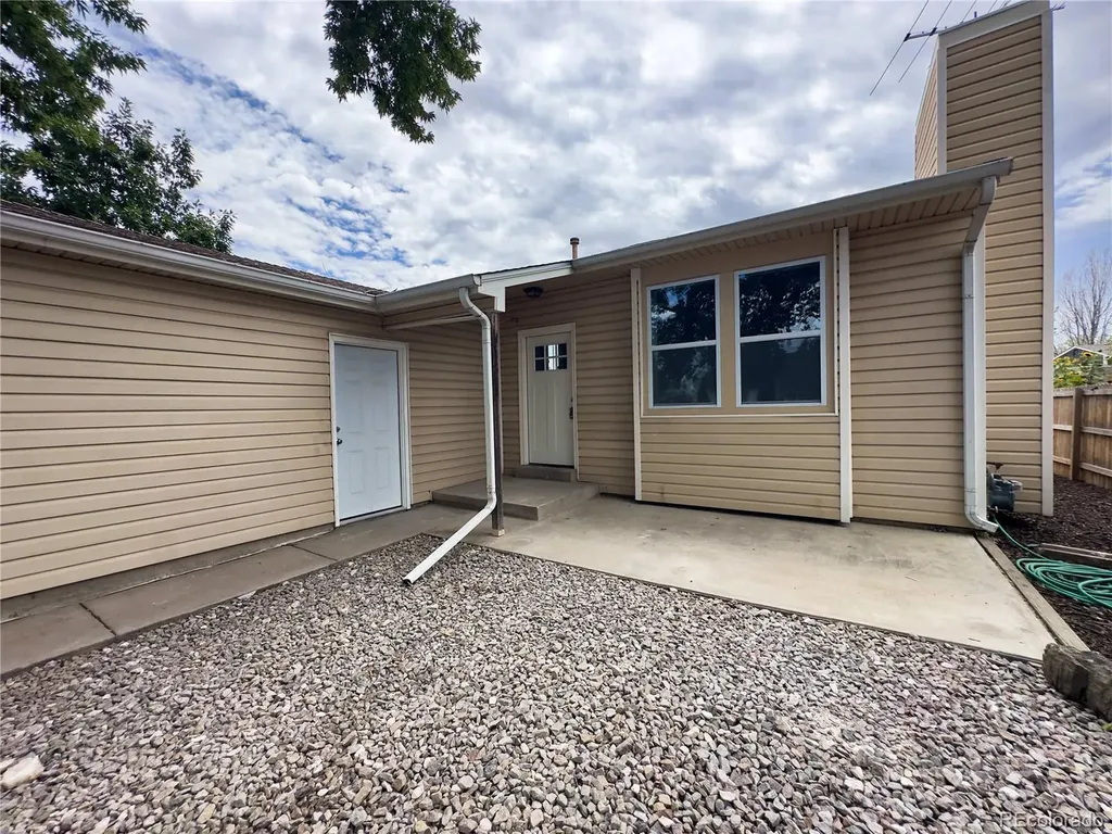 5128 Columbus Way Denver CO 80239