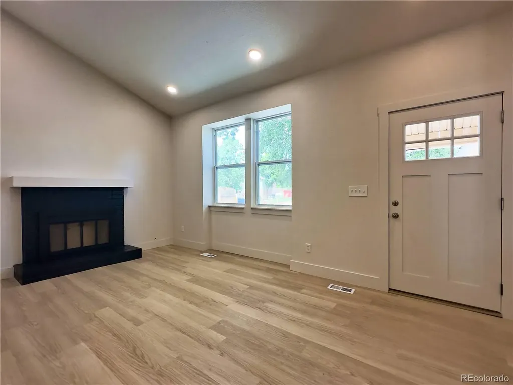 5128 Columbus Way Denver CO 80239
