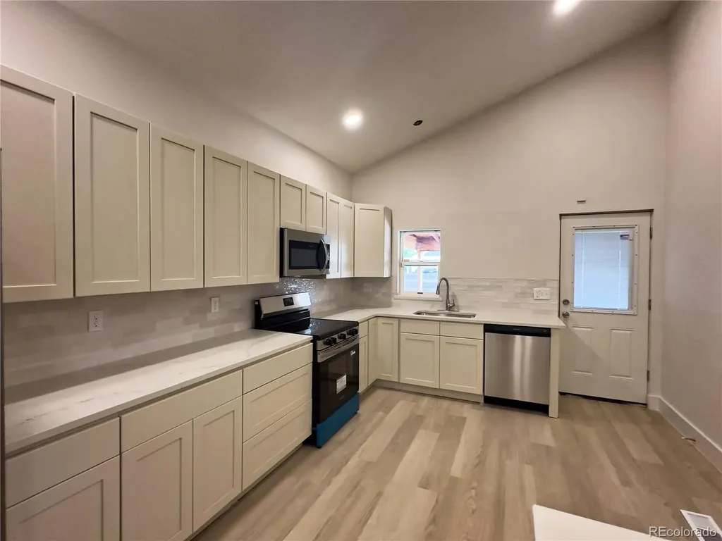 5128 Columbus Way Denver CO 80239