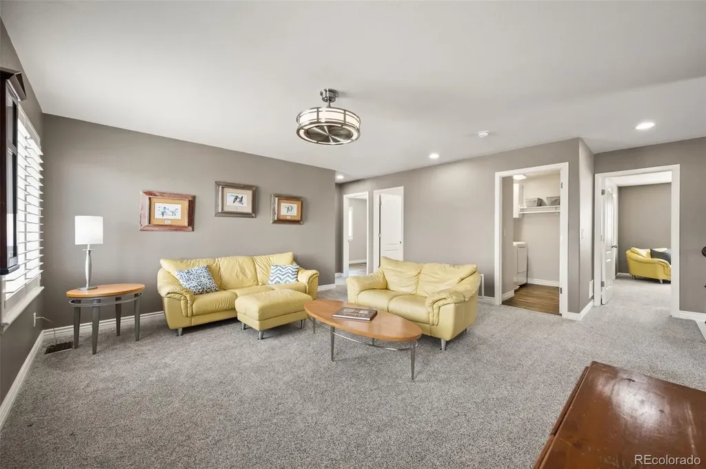 25084 E Pinewood Place Aurora CO 80016