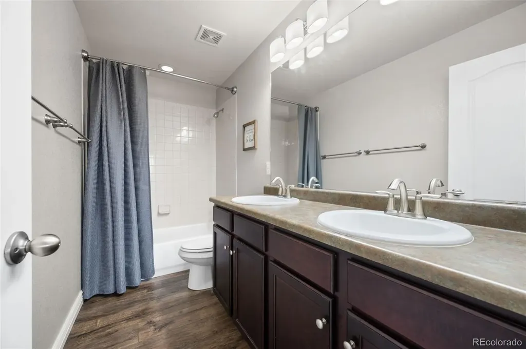 25084 E Pinewood Place Aurora CO 80016